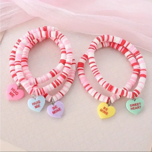 Valentine'S Day Heart-Shaped Charms That Say 'Hug Me' And 'Be Mine'. - Picture 9 of 12